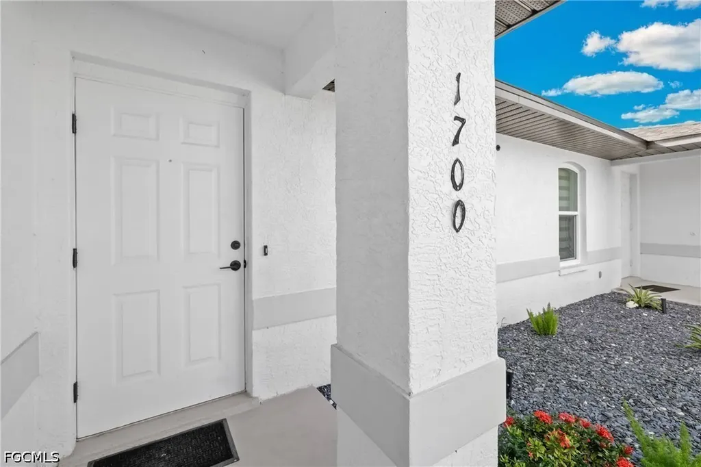 1700 SW Santa Barbara Place Cape Coral FL 33991
