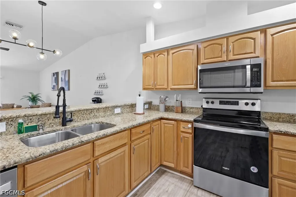 1700 SW Santa Barbara Place Cape Coral FL 33991