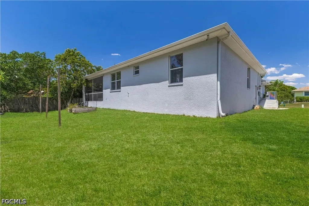 7930 Sandel Wood Circle W Fort Myers FL 33908