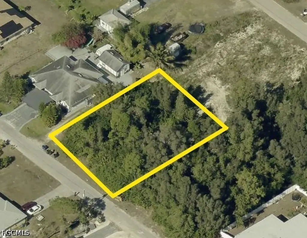 5140/5142 26th Street SW Lehigh Acres FL 33973