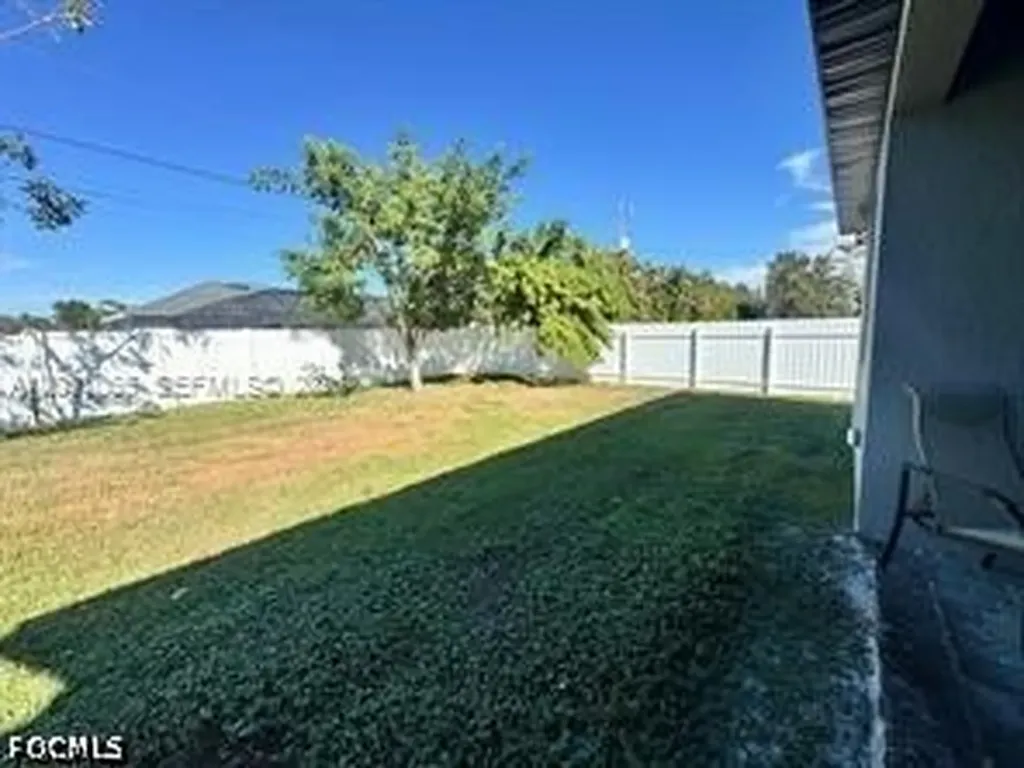 209 SE 26th Terrace Cape Coral FL 33904