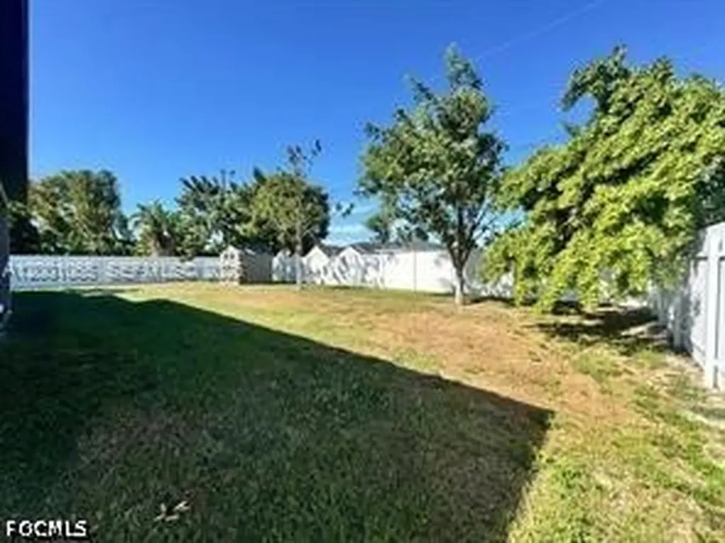 209 SE 26th Terrace Cape Coral FL 33904