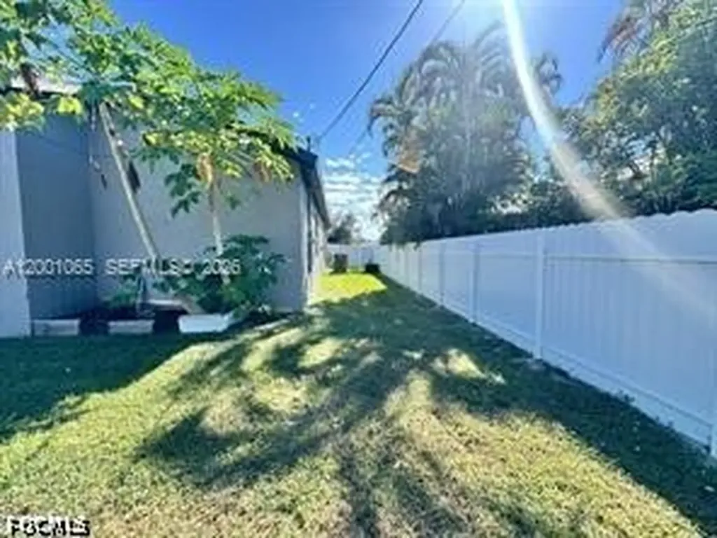 209 SE 26th Terrace Cape Coral FL 33904