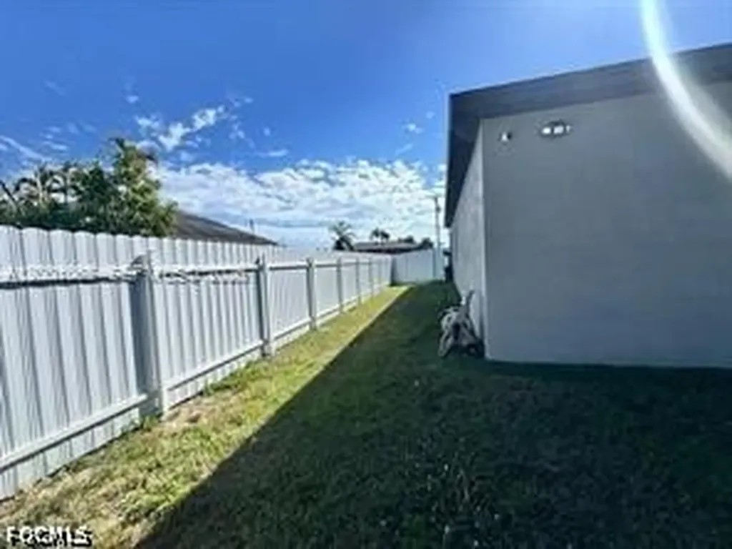 209 SE 26th Terrace Cape Coral FL 33904