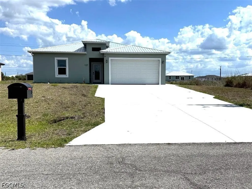 127 Carousel Avenue Labelle FL 33935