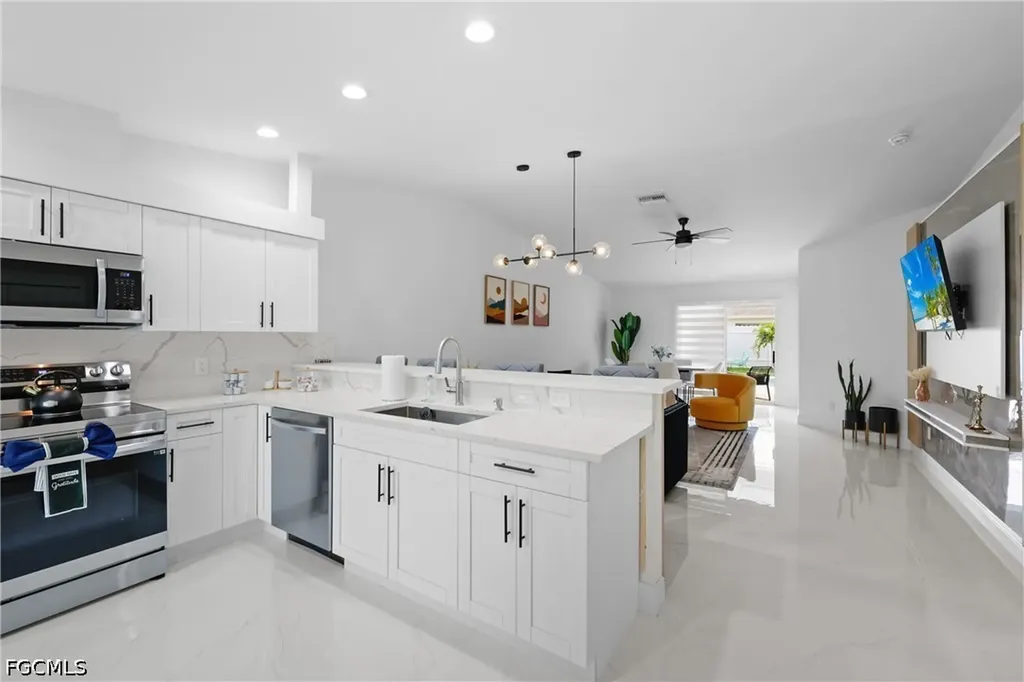 1630 SW Santa Barbara Place Cape Coral FL 33991