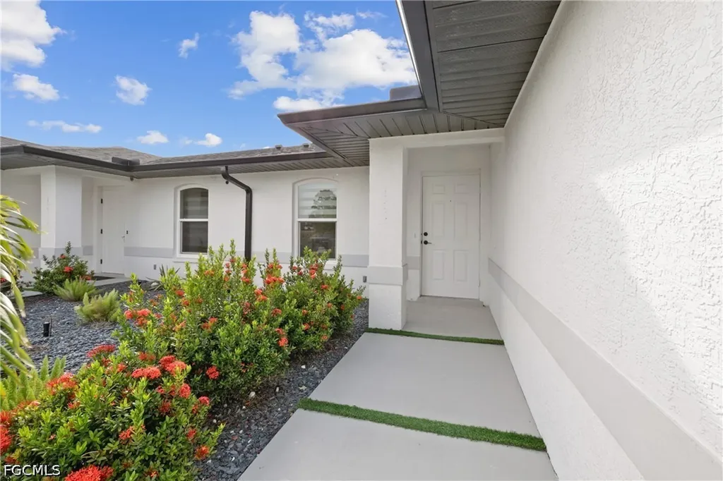 1630 SW Santa Barbara Place Cape Coral FL 33991