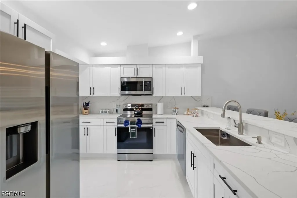 1630 SW Santa Barbara Place Cape Coral FL 33991