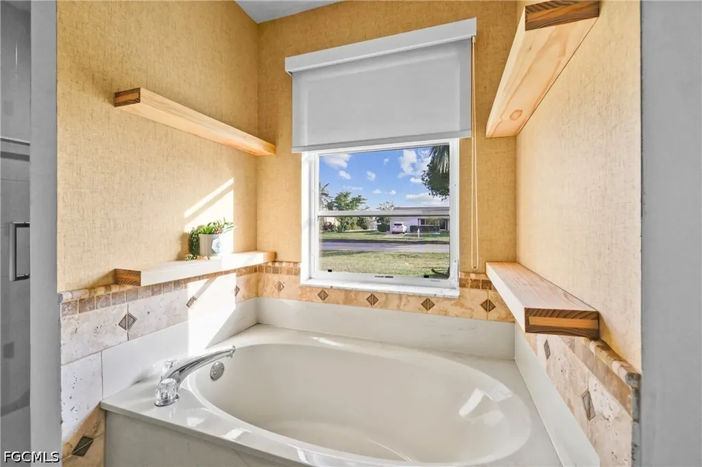2423 Everest Parkway Cape Coral FL 33904