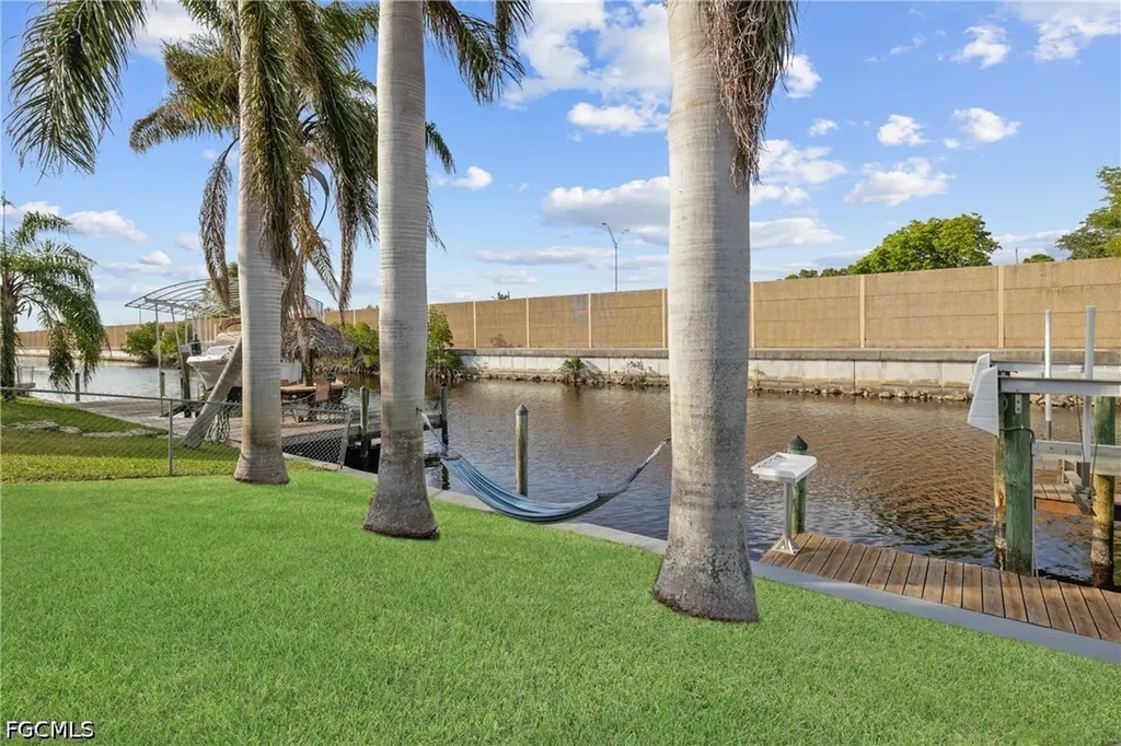 2423 Everest Parkway Cape Coral FL 33904