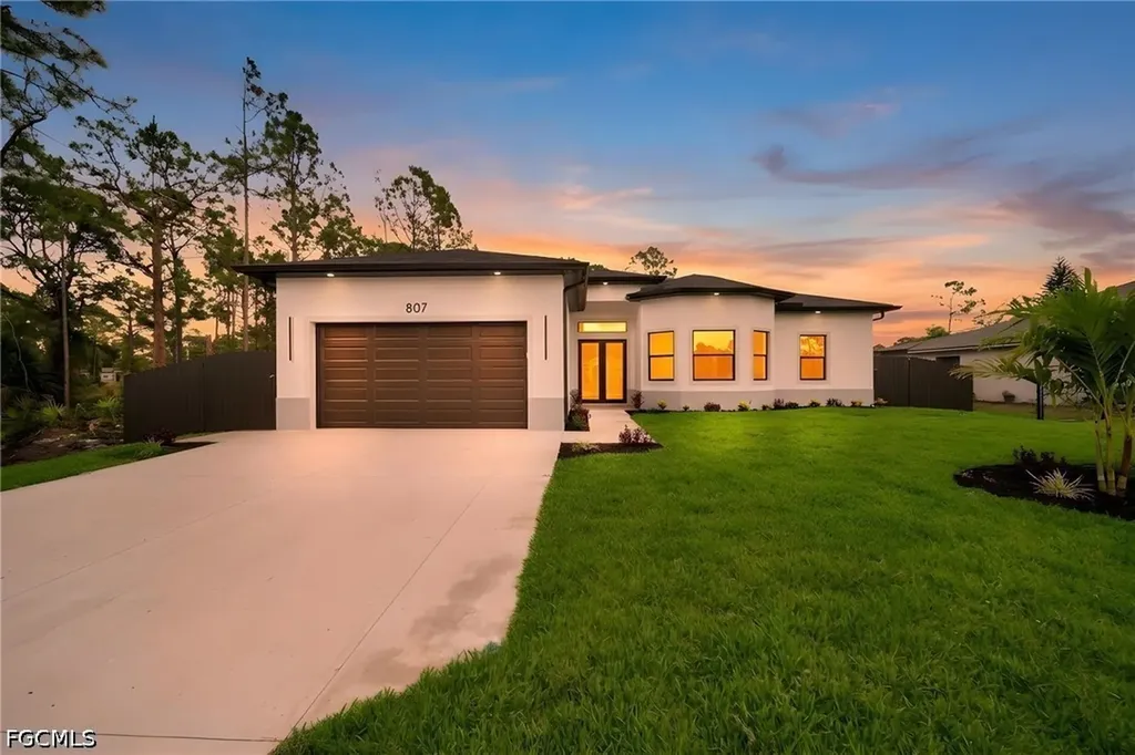807 Dudley Avenue S Lehigh Acres FL 33974