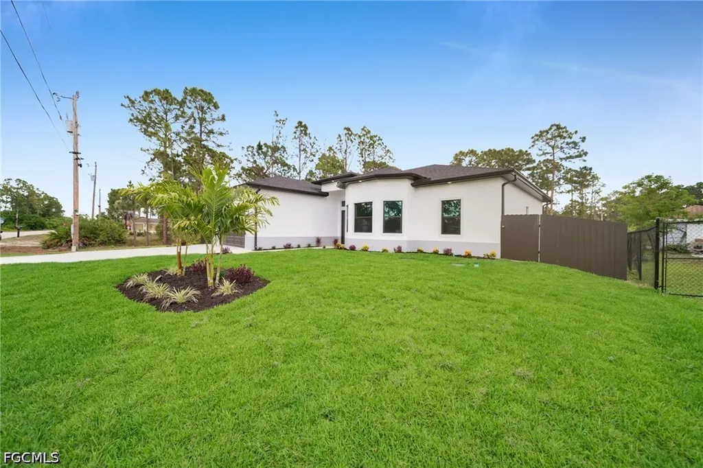 807 Dudley Avenue S Lehigh Acres FL 33974