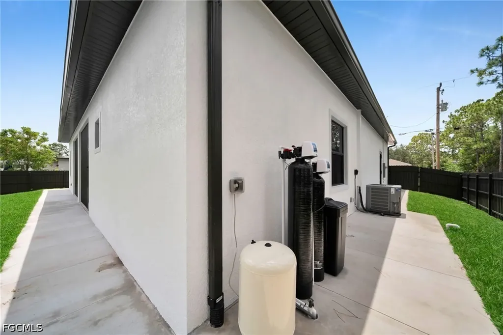 807 Dudley Avenue S Lehigh Acres FL 33974