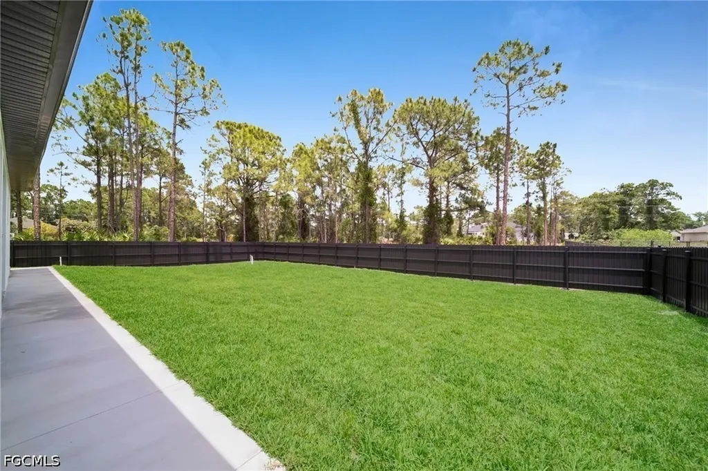 807 Dudley Avenue S Lehigh Acres FL 33974