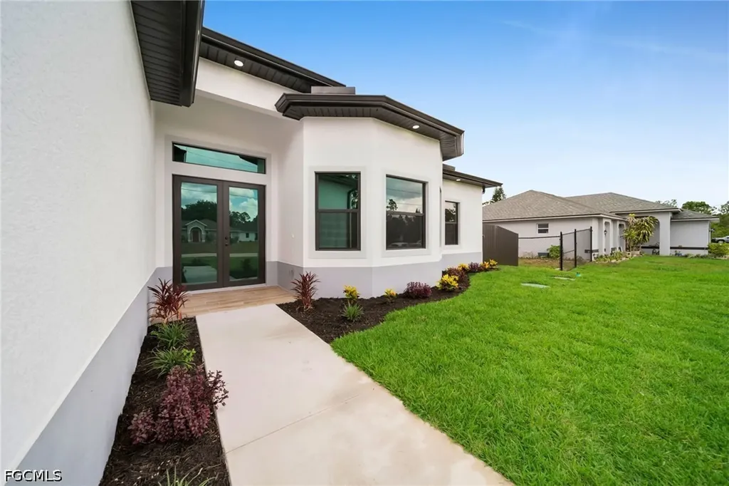 807 Dudley Avenue S Lehigh Acres FL 33974