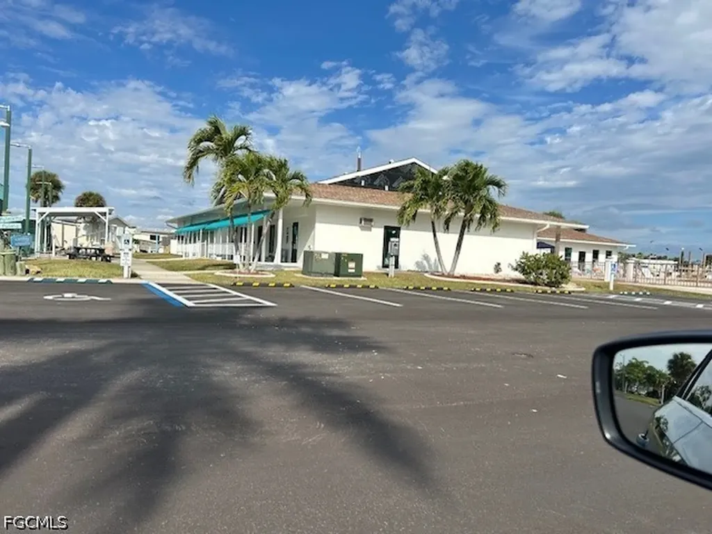 19681 Summerlin Road 256 Fort Myers FL 33908