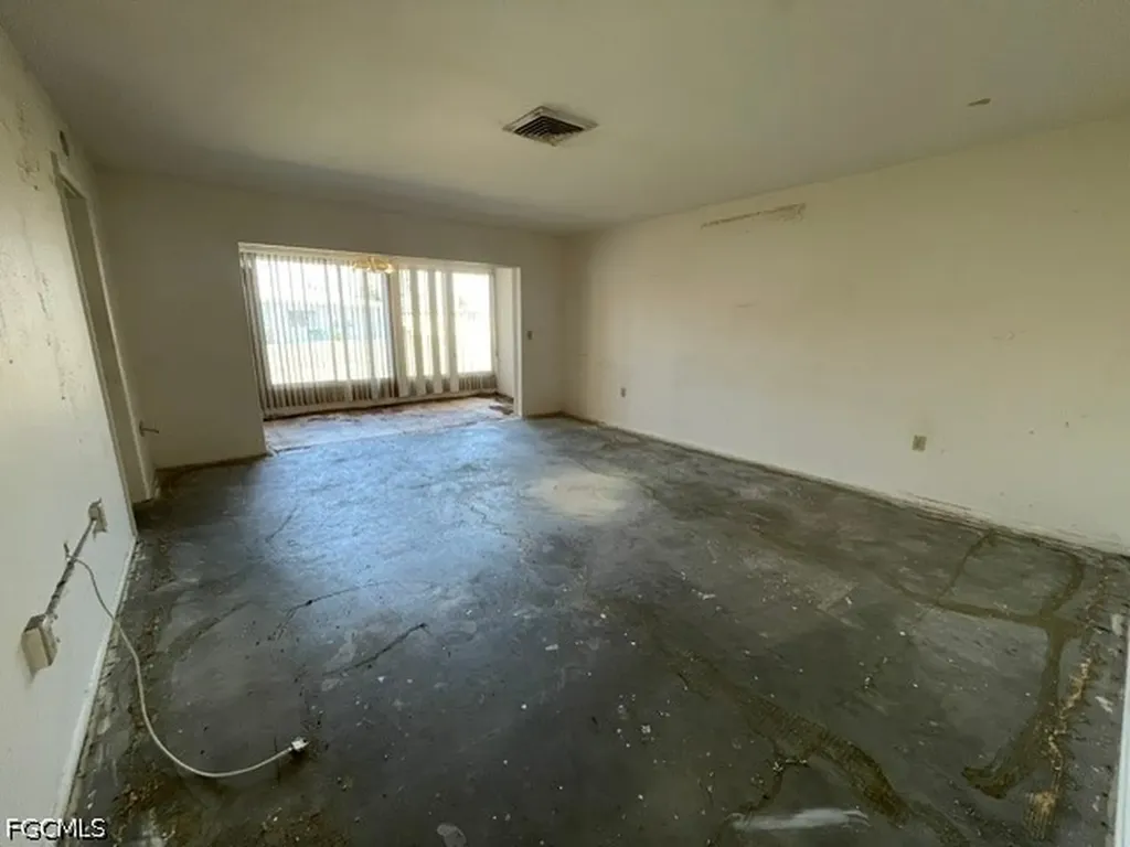 8381 Antigua Court Fort Myers FL 33907