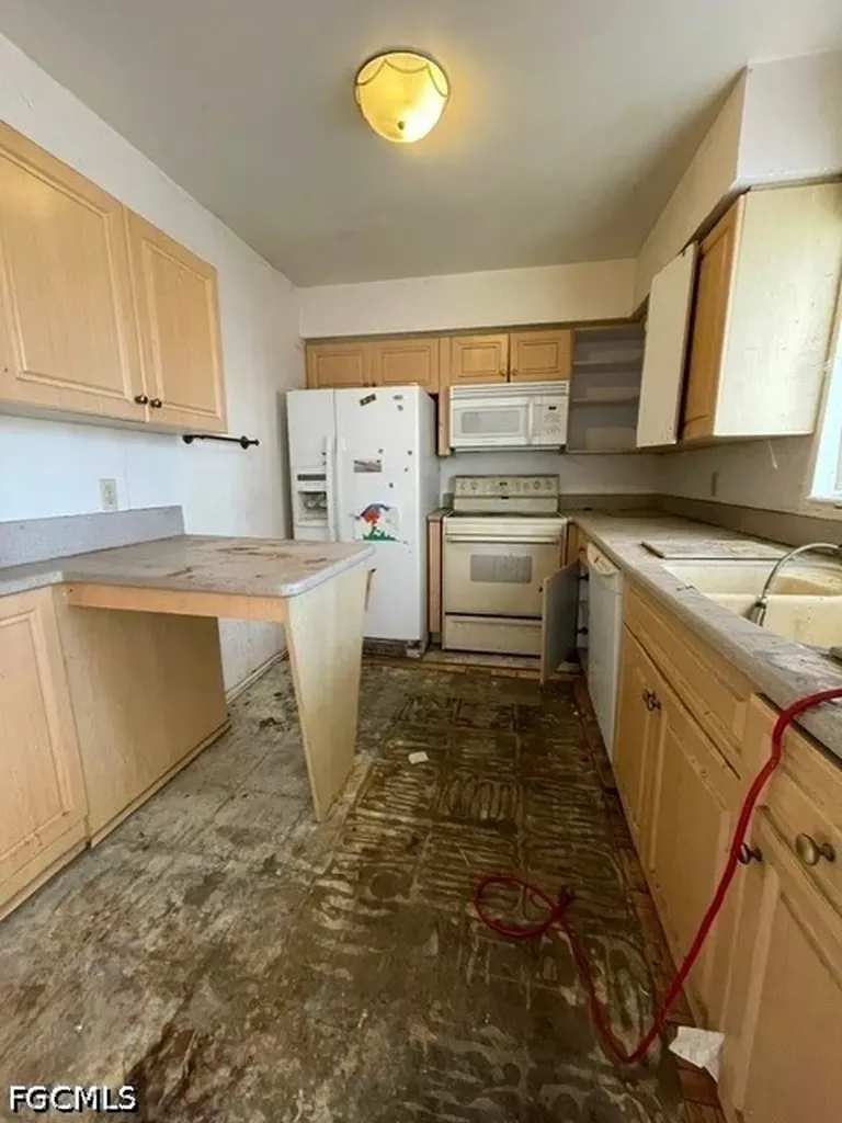8381 Antigua Court Fort Myers FL 33907