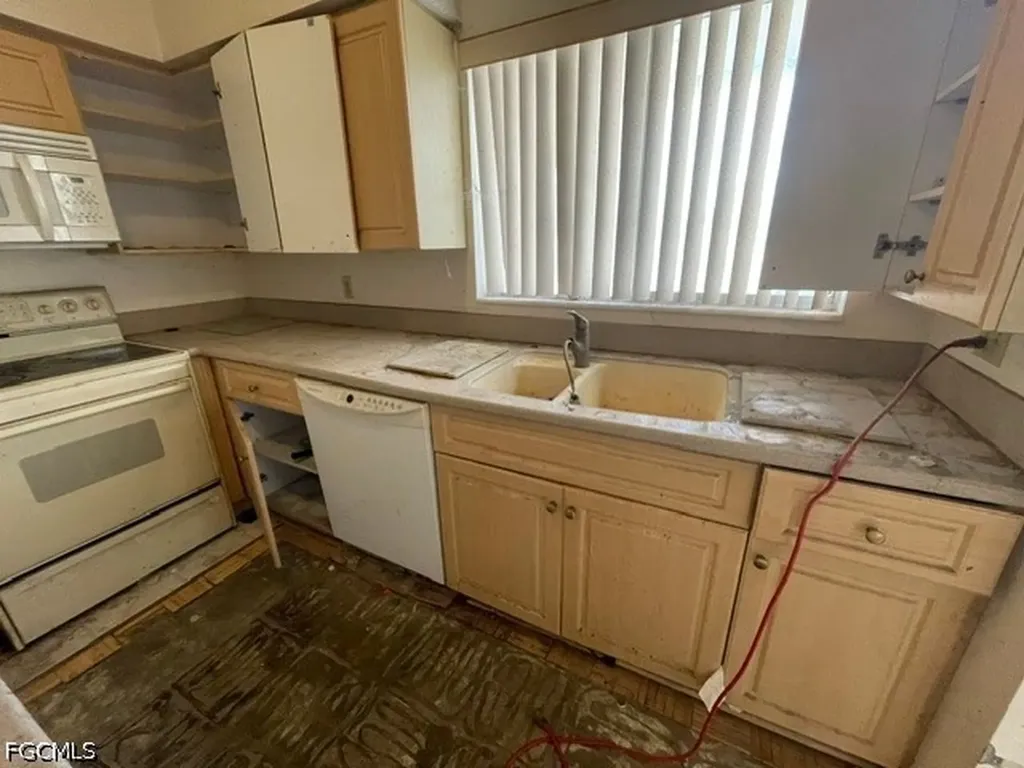 8381 Antigua Court Fort Myers FL 33907