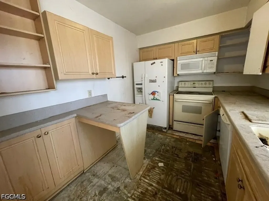 8381 Antigua Court Fort Myers FL 33907