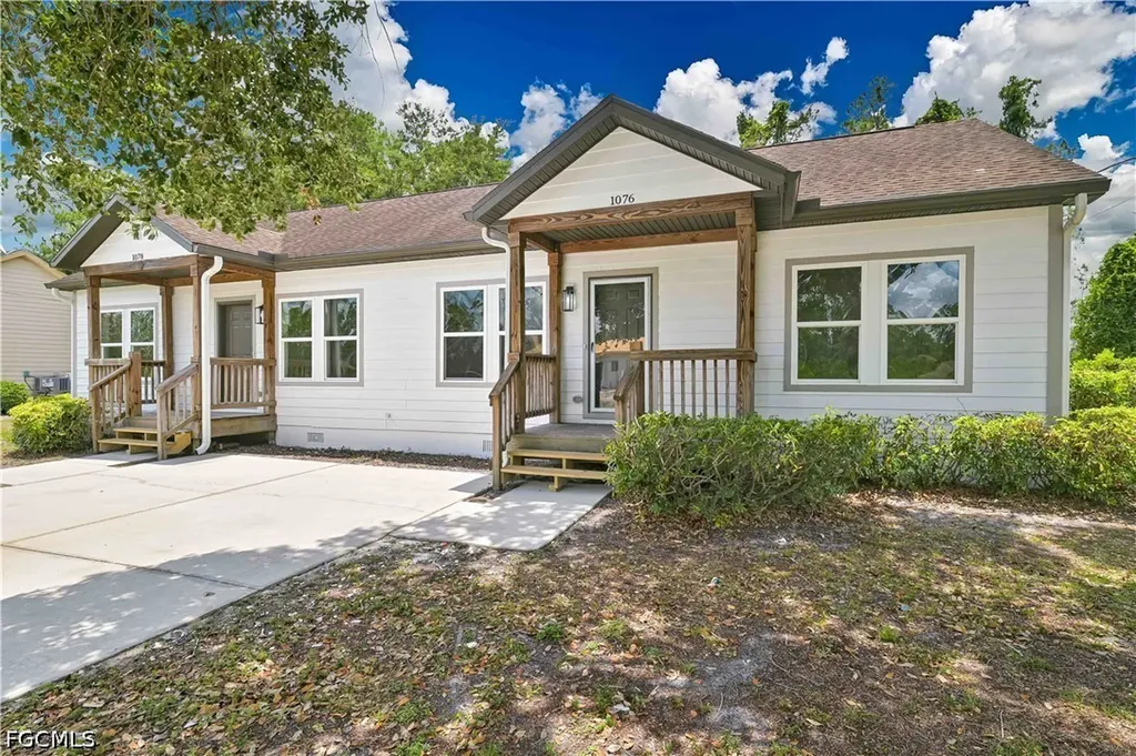 1076/1078 Ainsworth Street E Lehigh Acres FL 33974