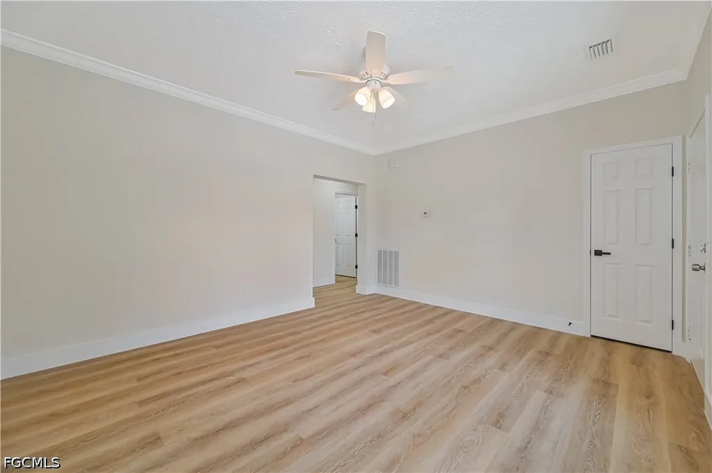 1076/1078 Ainsworth Street E Lehigh Acres FL 33974