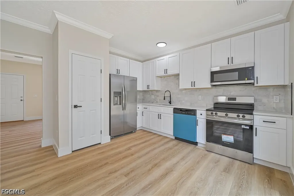 1076/1078 Ainsworth Street E Lehigh Acres FL 33974