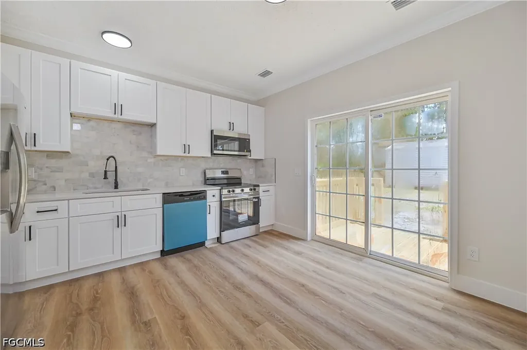 1076/1078 Ainsworth Street E Lehigh Acres FL 33974