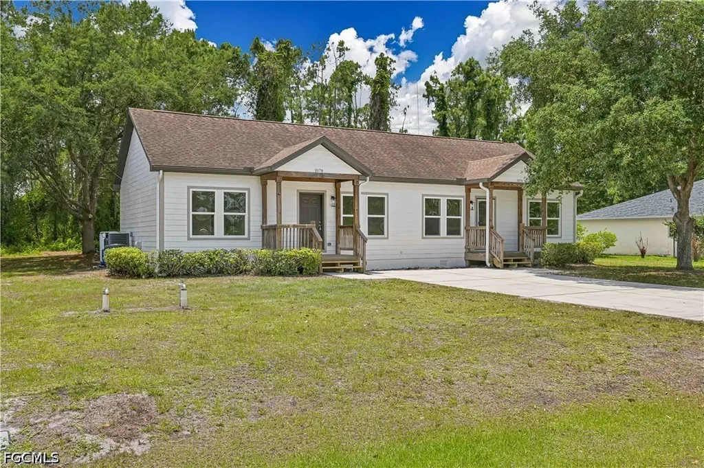 1076/1078 Ainsworth Street E Lehigh Acres FL 33974