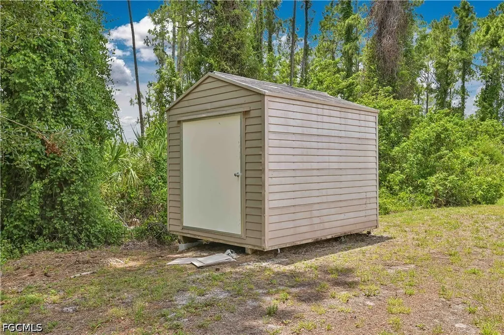 1076/1078 Ainsworth Street E Lehigh Acres FL 33974