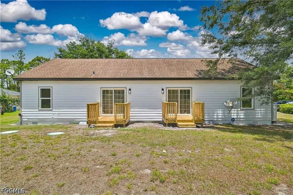 1076/1078 Ainsworth Street E Lehigh Acres FL 33974