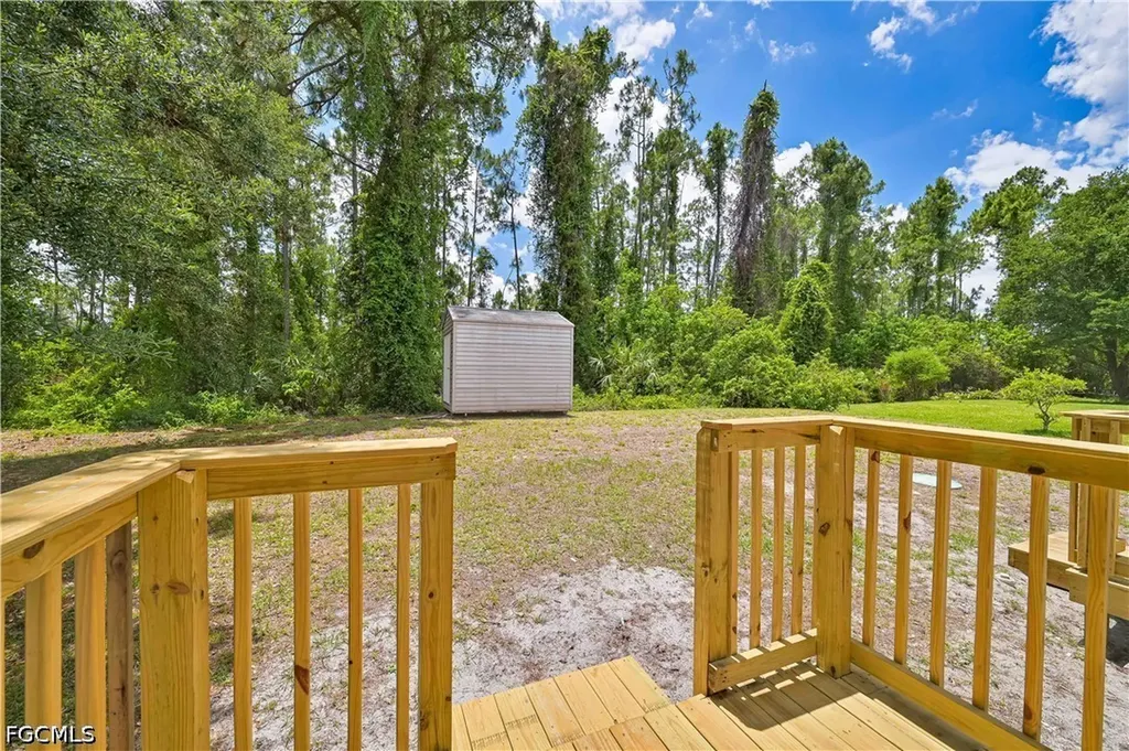 1076/1078 Ainsworth Street E Lehigh Acres FL 33974