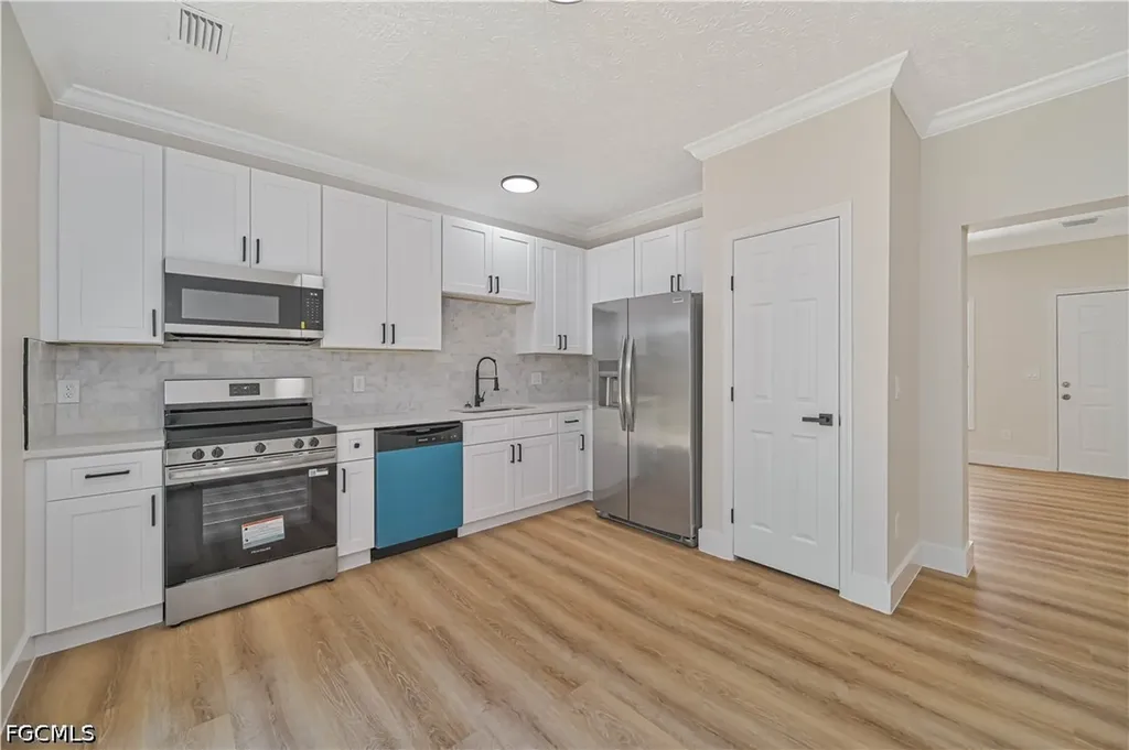 1076/1078 Ainsworth Street E Lehigh Acres FL 33974