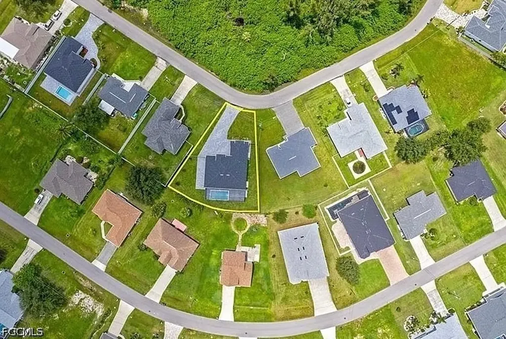 223 SW 22nd Court Cape Coral FL 33991
