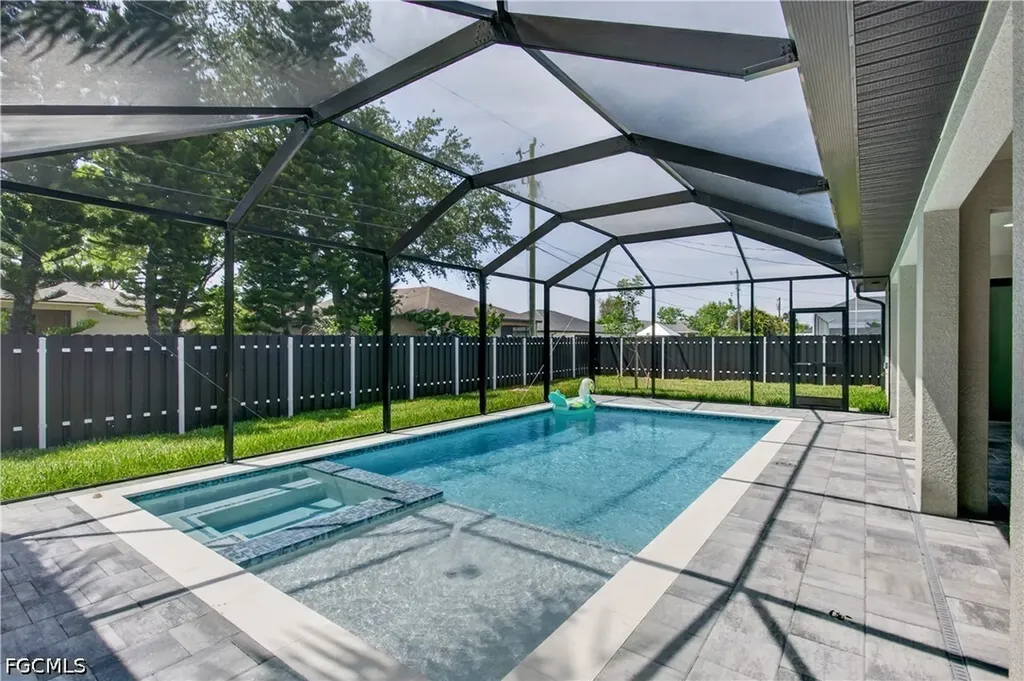 812 SW 14th Avenue Cape Coral FL 33991
