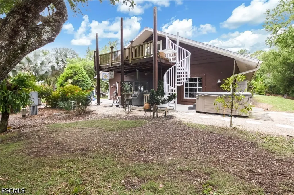17611 Old Bayshore Road North Fort Myers FL 33917