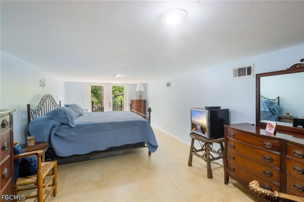 17611 Old Bayshore Road North Fort Myers FL 33917