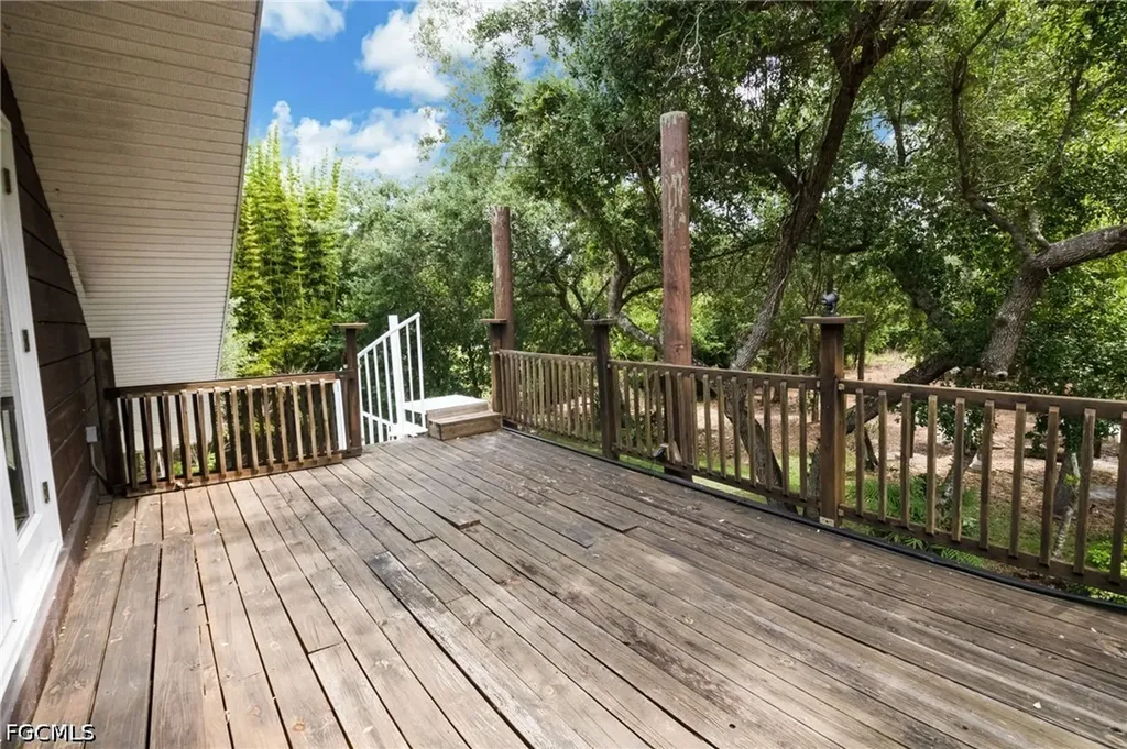 17611 Old Bayshore Road North Fort Myers FL 33917