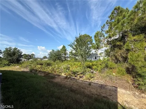 2607 26TH Street SW Lehigh Acres FL 33976