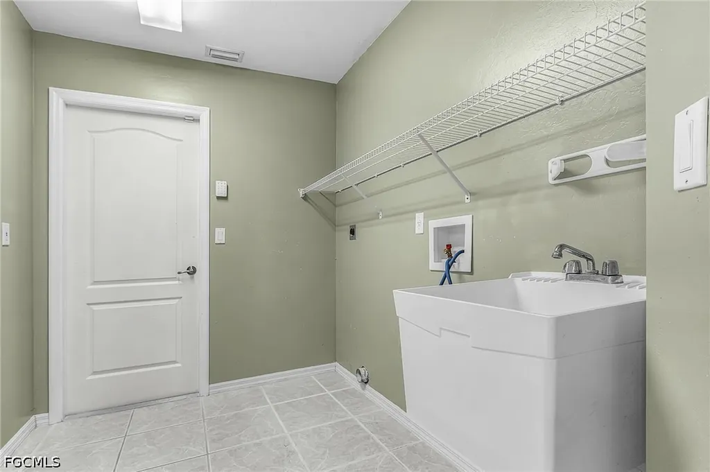 1137 SW 37th Street Cape Coral FL 33914