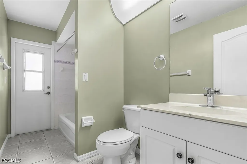1137 SW 37th Street Cape Coral FL 33914