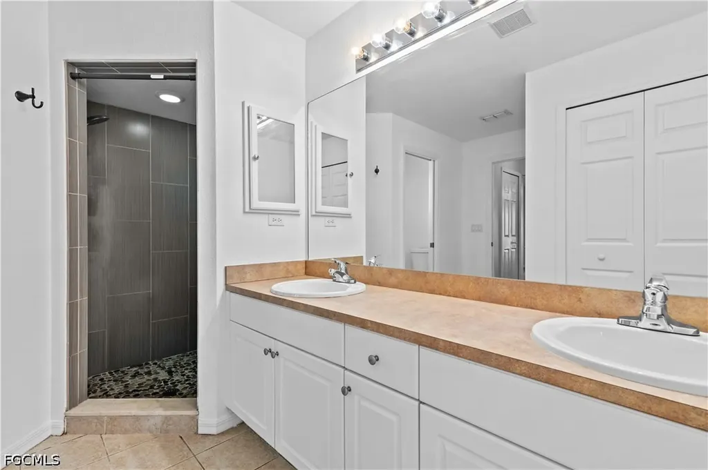 1418 SW 11th Place Cape Coral FL 33991
