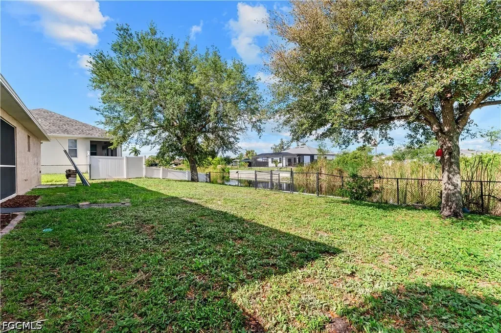 1418 SW 11th Place Cape Coral FL 33991
