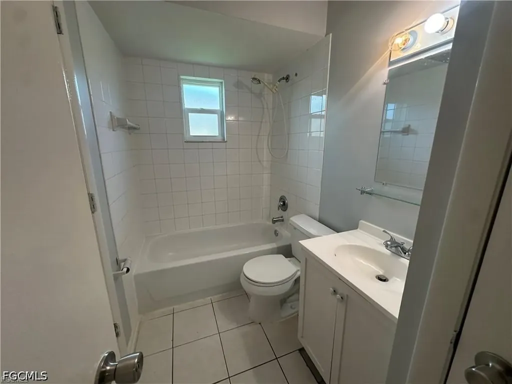 518-520 SE 6th Place Cape Coral FL 33990