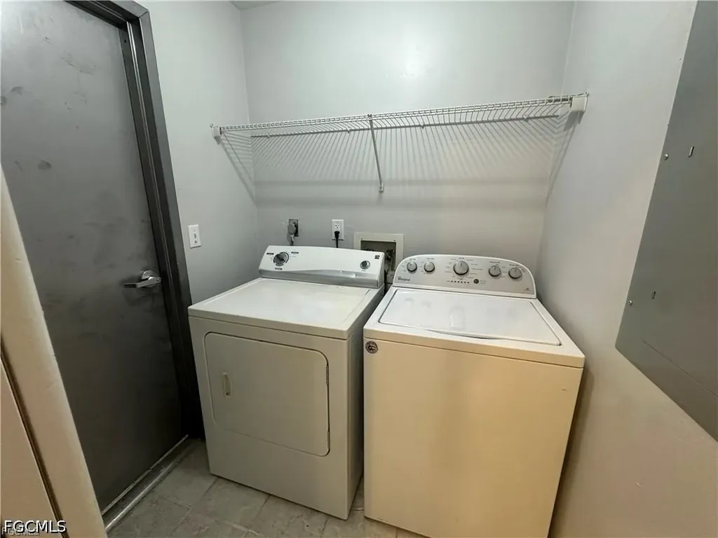 518-520 SE 6th Place Cape Coral FL 33990
