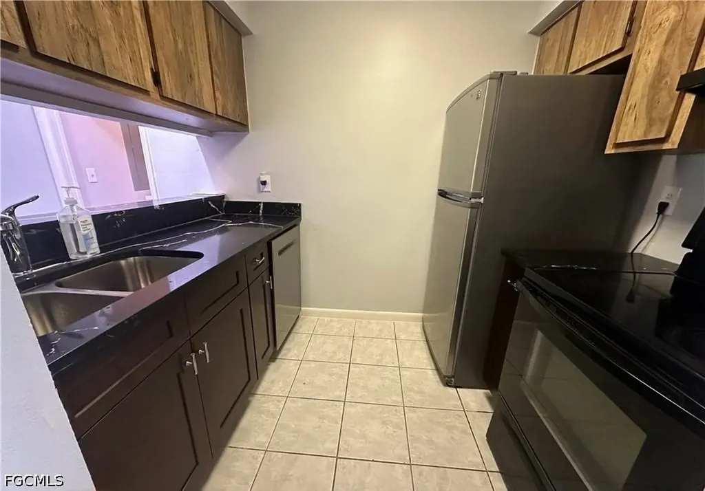 518-520 SE 6th Place Cape Coral FL 33990