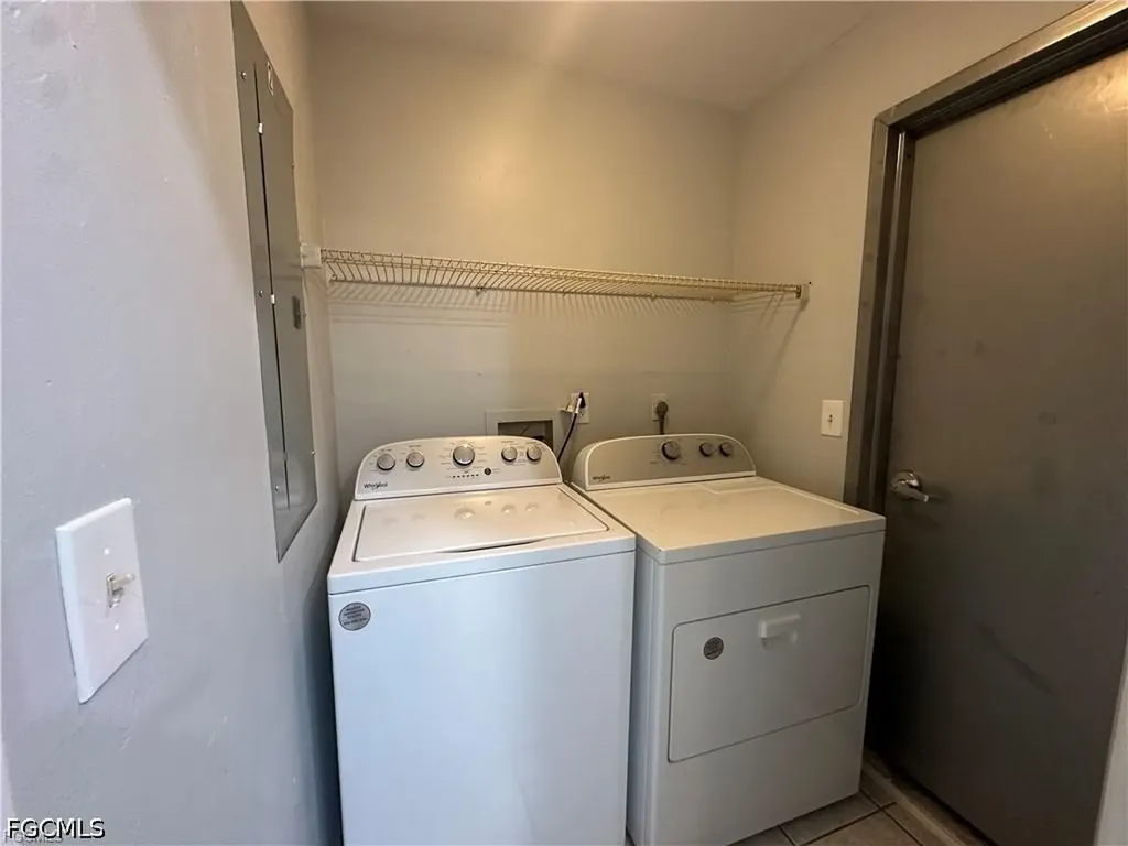 518-520 SE 6th Place Cape Coral FL 33990