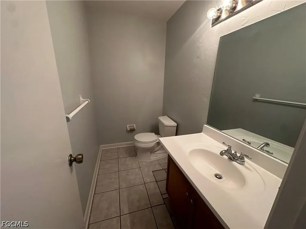 518-520 SE 6th Place Cape Coral FL 33990