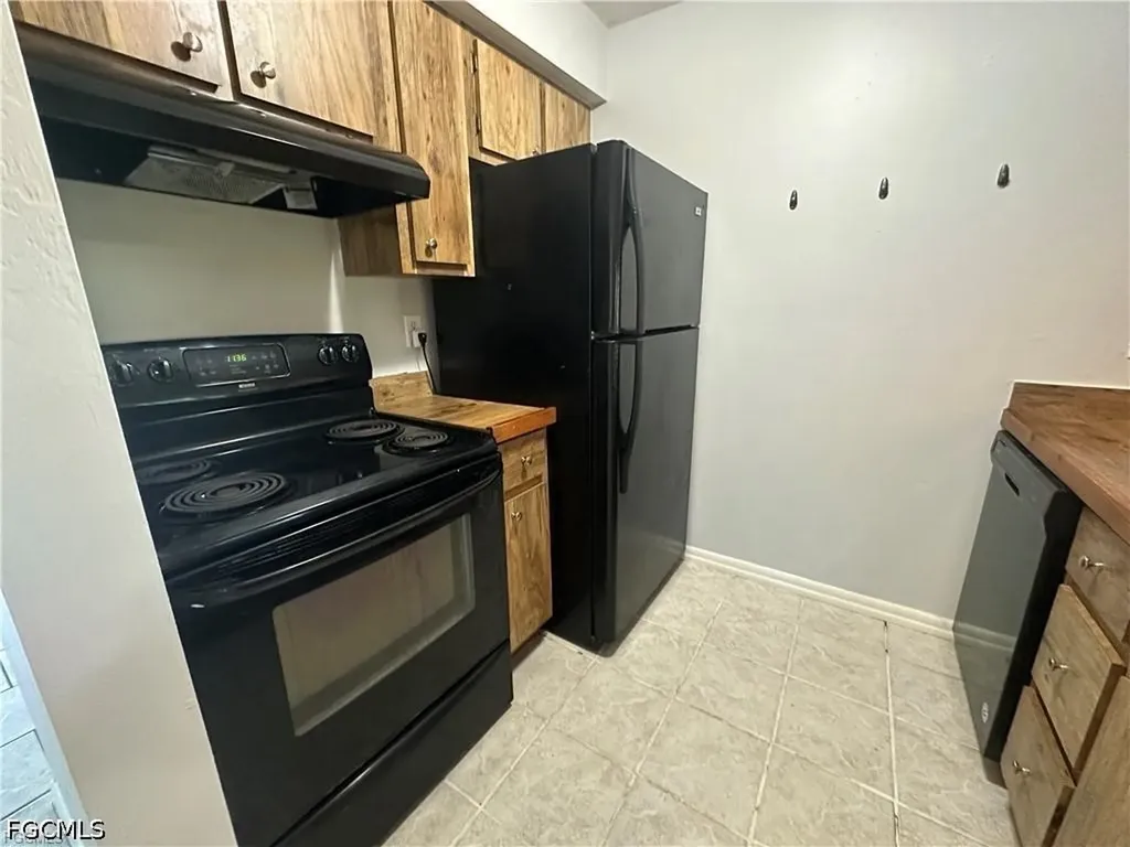518-520 SE 6th Place Cape Coral FL 33990