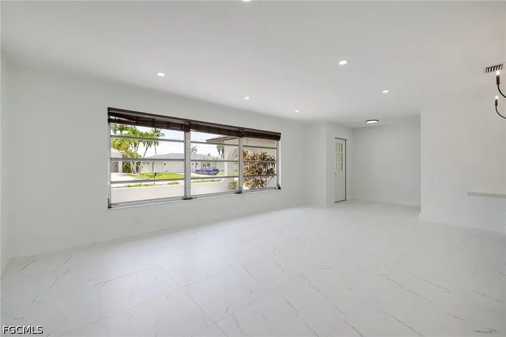 2285 SE 28th Street Cape Coral FL 33904